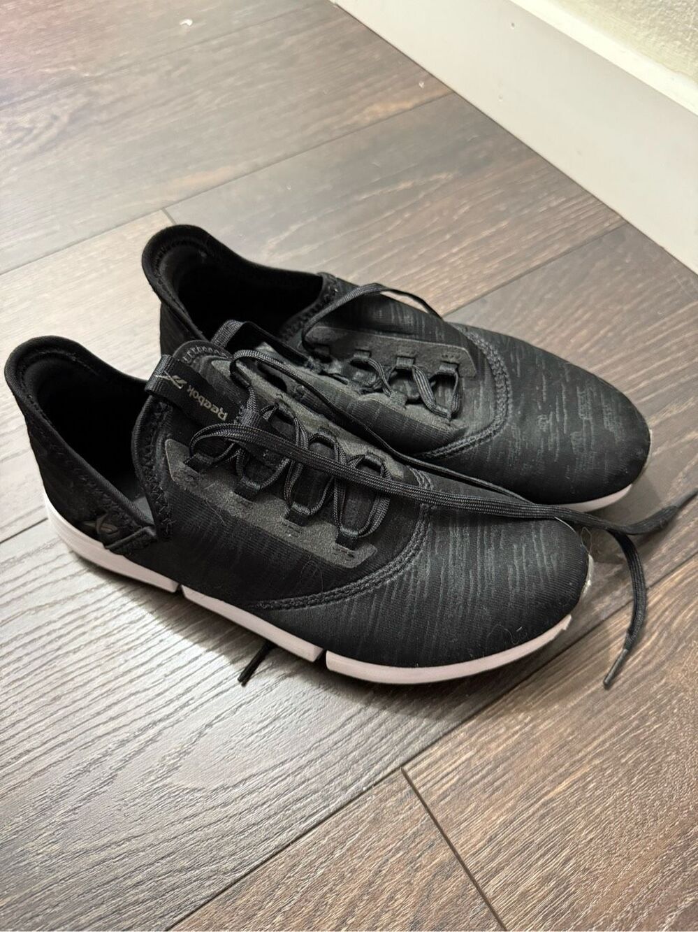 Reebok Women’s 8.5 Black Sneakers Shoes